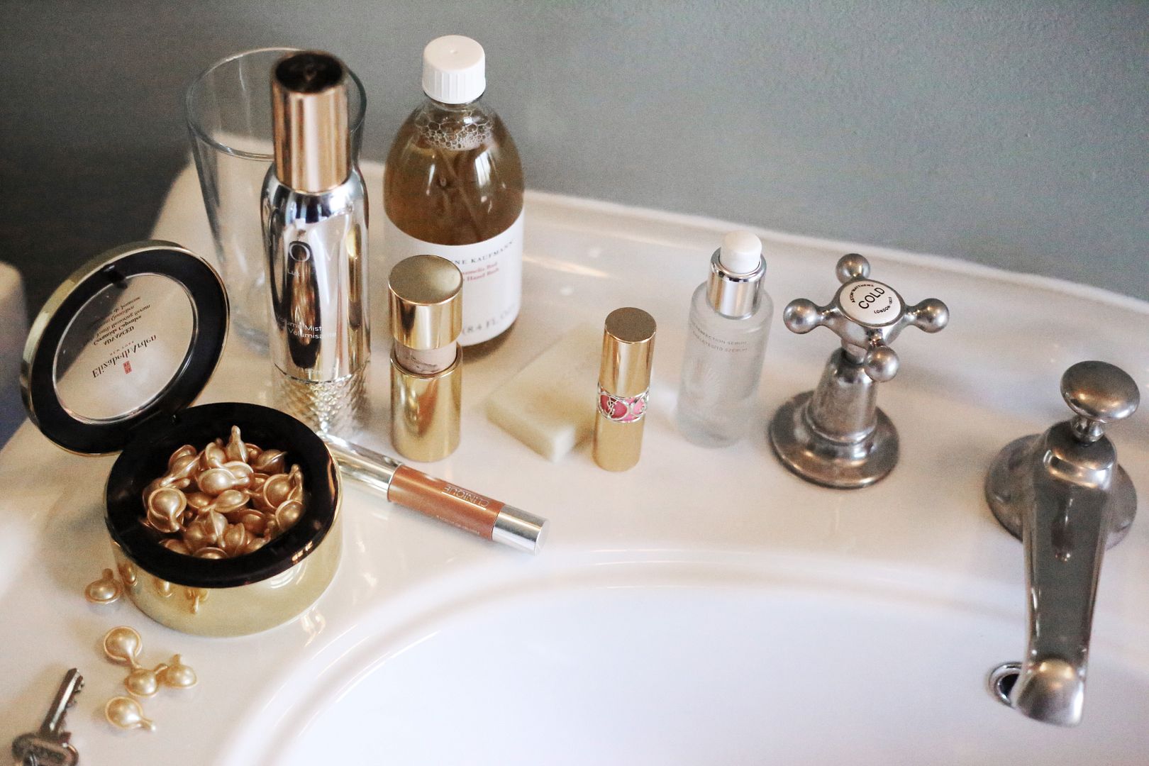 photo ceramide gold capsules anti ageing skincare_zpsbjghzqo4.jpg