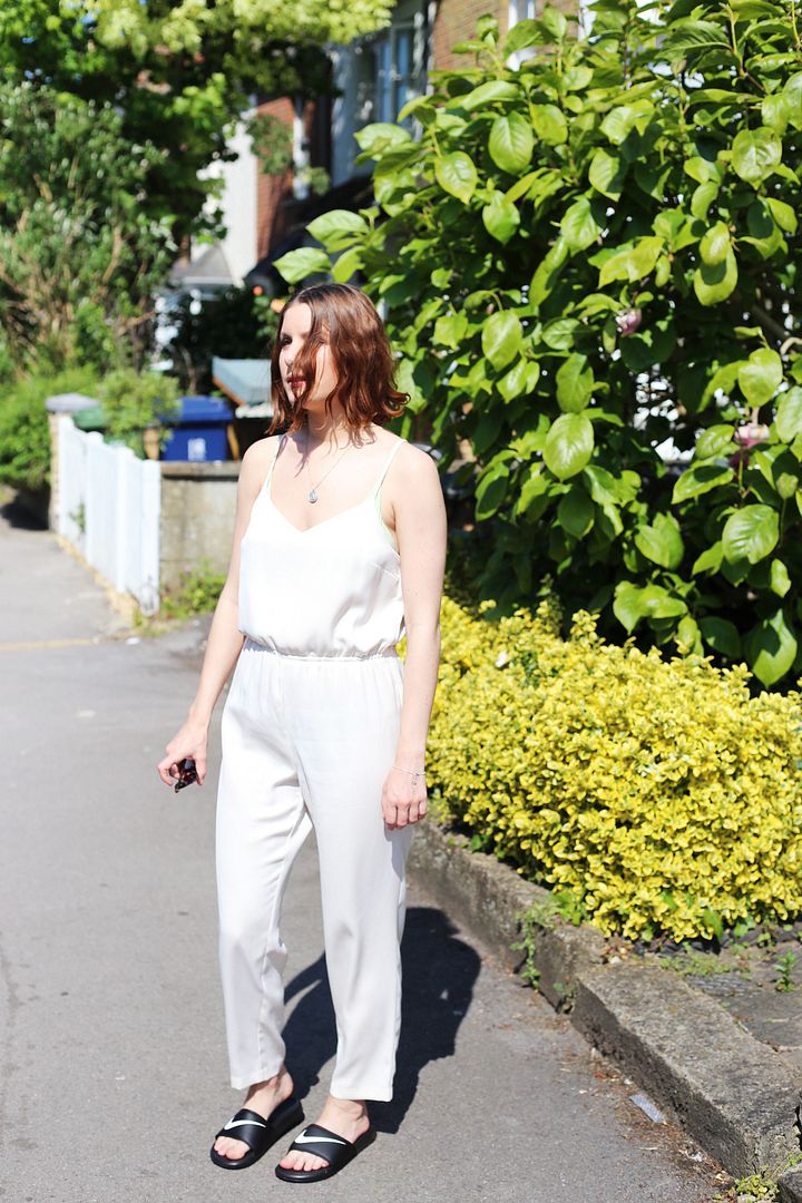  photo emmahoareauwhitejumpsuittopshopleavesnikeslidesflipflopsbush_zpse5c54fc7.jpg