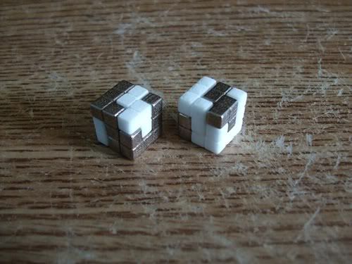 http://i843.photobucket.com/albums/zz353/SteveLikesCubes/Shapeways/DSCF6166.jpg