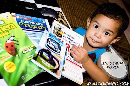 blogger membaca buku