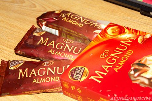 walls magnum almond