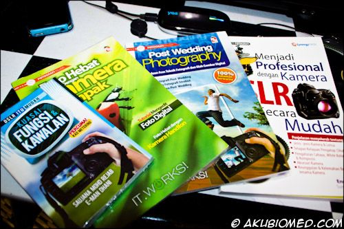 naskah buku tentang kamera DSLR