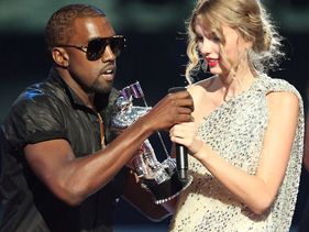 Kanye West rampas mikrofon 2009 vma