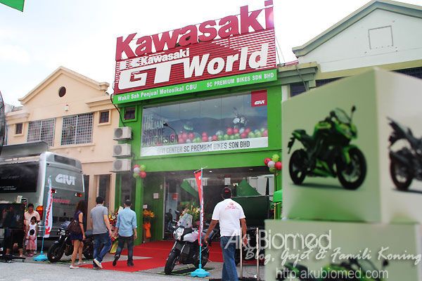 Kawasaki GT World dan Pusat Givi di SC Premium Bikes Sdn Bhd