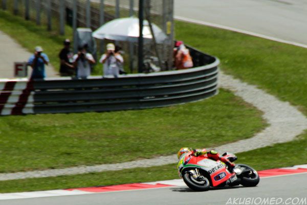 valentino rossi di motogp 2012 litar sepang