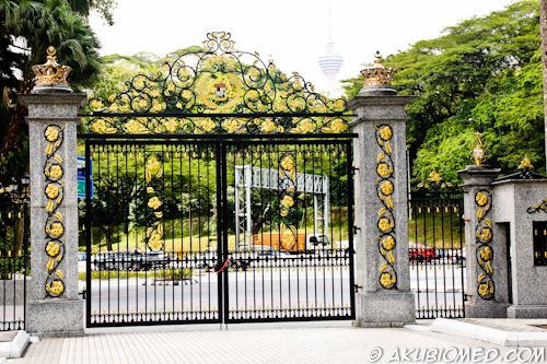 pintu gerbang  istana negara