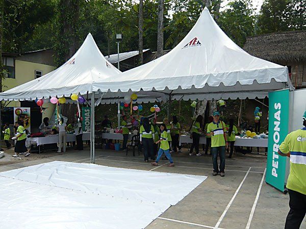Khemah pameran mini oleh Petronas