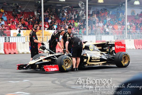 Kereta F1 Lotus di Proton Power of 1