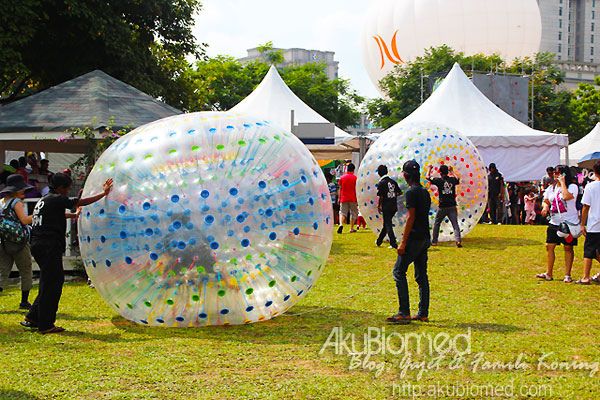 Zorb ball di Pesta Belon Udara Panas Putrajaya 2012