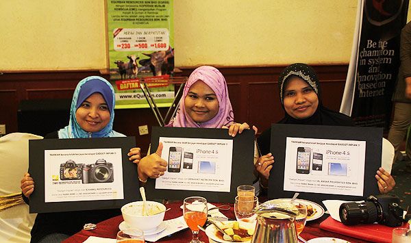 NorMj, Puan Bee dan Yanmie pemenang Contest gadget impian di majlis sepetang bersama blogger